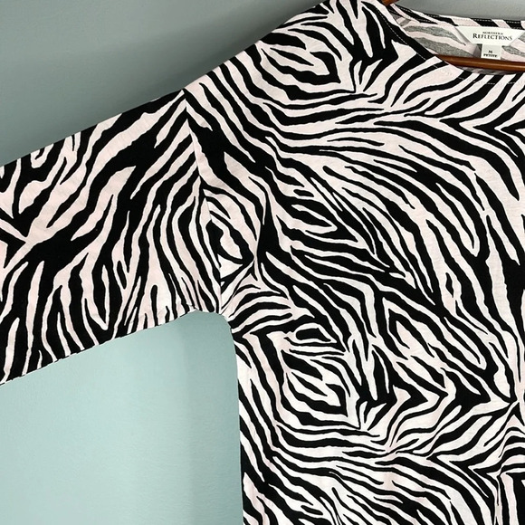 NORTHERN REFLECTIONS NWOT Pale Pink Black Zebra Print Pullover Top 3/4 Sleeve M - Picture 5 of 11